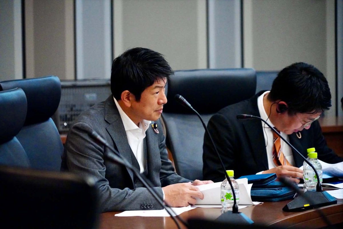 jinkamiya's tweet photo. 日本・カナダ友好議員連盟の勉強会に参加してきました。

日本側からは、堀内詔子議員が両国の関係や連携事項についてプレゼンがありました。
カナダ側は、ナクビ下院議員から、世界の地政学的変化や大国の一方的な要求からそれぞれの国の主権を守ることの大切さについて説明がありました。

私も質問の機会があったので、カナダと中国、カナダとロシアの間の外交テーマについて質問したところ、中国とは貿易関係があり、農産物やエネルギーを出しているが、ロシアについては「何もない」、交流はゼロだとのことでした。

意見交換では、北極海航路やエネルギー問題、外交による選挙干渉がテーマとしてあがりました。
選挙干渉についてはカナダ側からの質問でしたので、昨日の日本版ロシアゲートのことや五毛党の話を少しして、与野党連携の上での対策が必要だと意見を述べました。