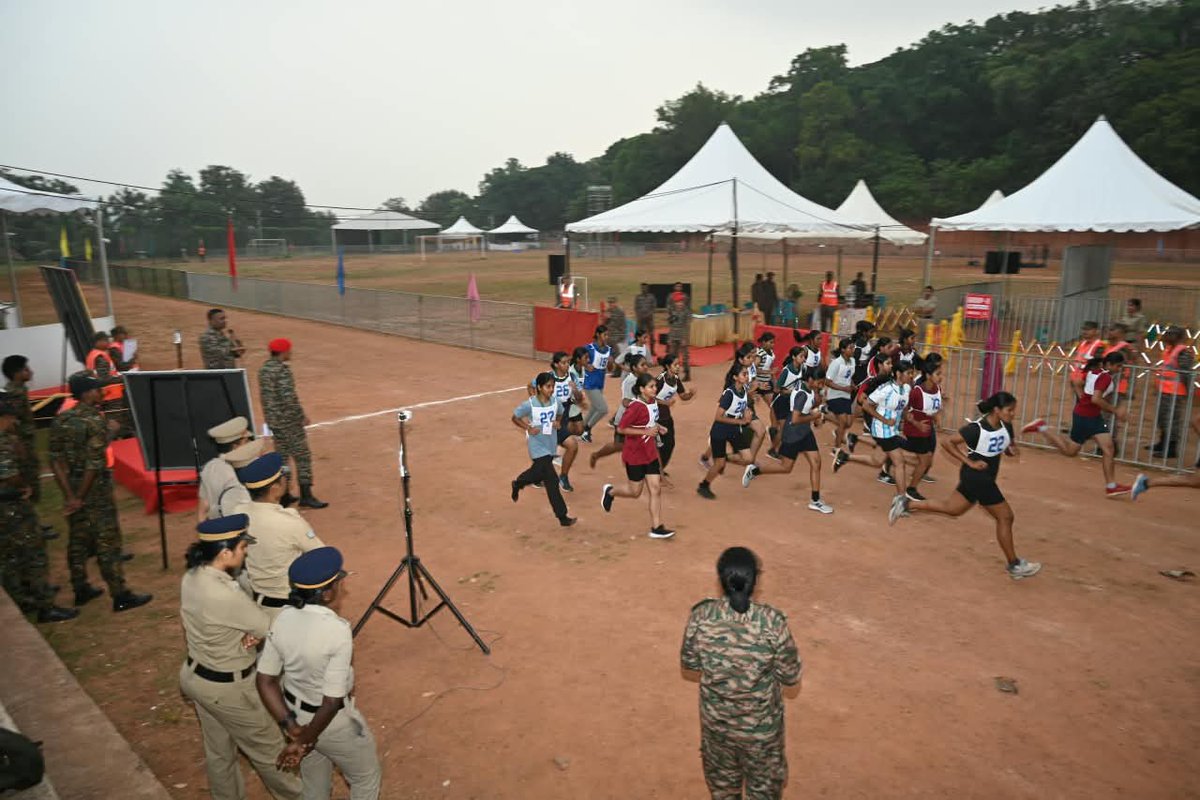 DefencePROTvm's tweet photo. #AROCalicut   conducted an Agniveer Women Military Police Recruitment Rally at Kozhikode, Kerala. Women aspirants from Kerala , Karnataka,  Lakshadweep and Mahe demonstrated determination,   resilience, indomitable spirit and a shared aspiration to serve the  country in uniform as #Agniveers.

Women  aspirants with courage in their hearts and dreams in their eyes,  proved that strength knows no gender and patriotism knows no bounds.

The participants expressed their appreciation to the #IndianArmy and civil administration for the coordinated arrangements at and around the rally venue, ensuring a safe, organised and supportive environment.

#MoD
#MeraDeshMeriShaan
#NationFirst 
#IndianArmy 
#JoinIndianArmy 
#NariShakti 
#WomenInUniform 
#SouthernCommand
@SpokespersonMoD
@HQ_IDS_India
@adgpi
@DIRECTORATERTG
@PRODefPune