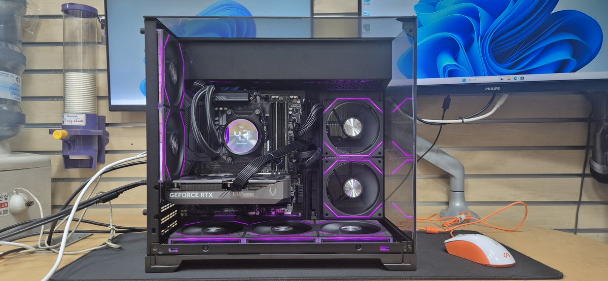 dohwicom's tweet photo. 라이젠 7800X3D+RTX 5060Ti 8GB로 구성된 280만원대 게임용 PC 출고 사진입니다

※조립비 별도※

주로 온라인 게임용으로 구매하셨으며 RGB 깔맞춤 작업도 요청하여 맞춤 후 출고하였습니다

카카오톡 오픈채팅: https://t.co/ZLbG4l3lH1
디스코드: dohwicom https://t.co/xD2hST9V5U