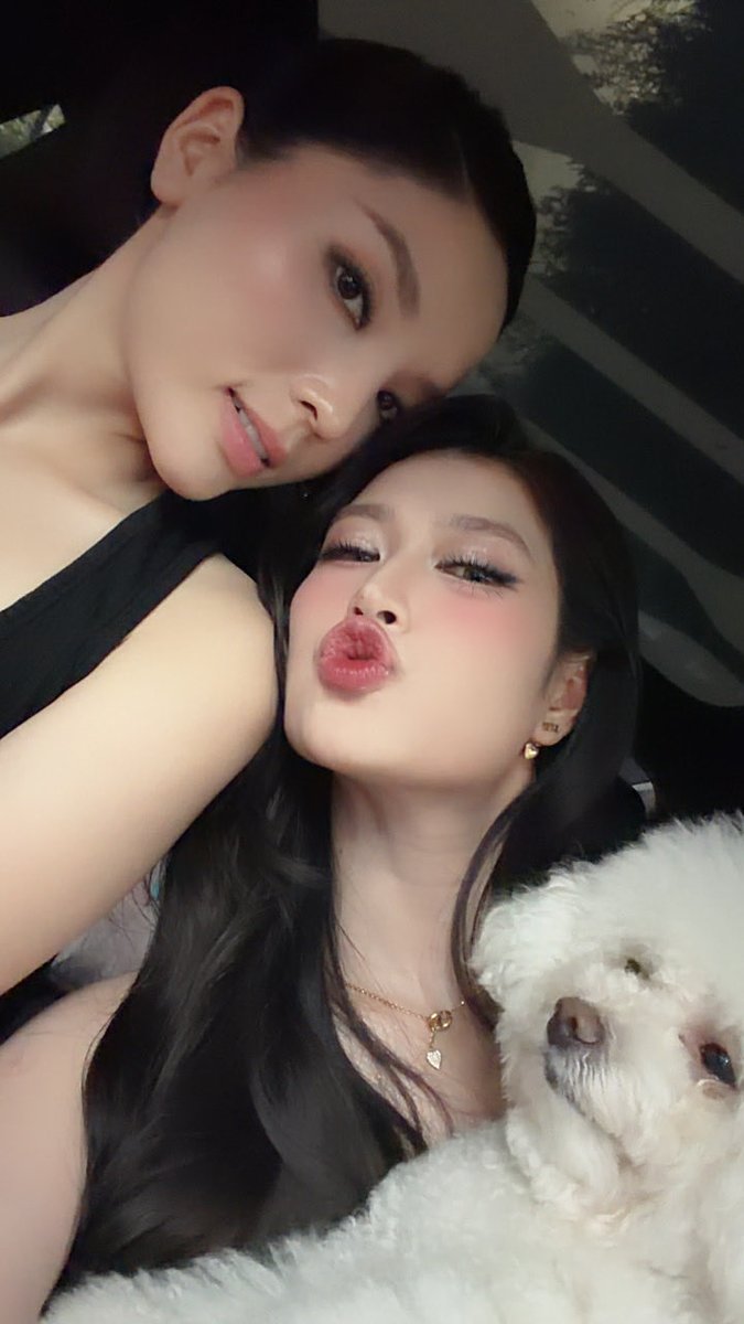 u86927532's tweet photo. They are, in truth, a family of four, living together in harmony and happiness.
#kyduyenthienan #wlw https://t.co/eKeuMQ3YVJ
