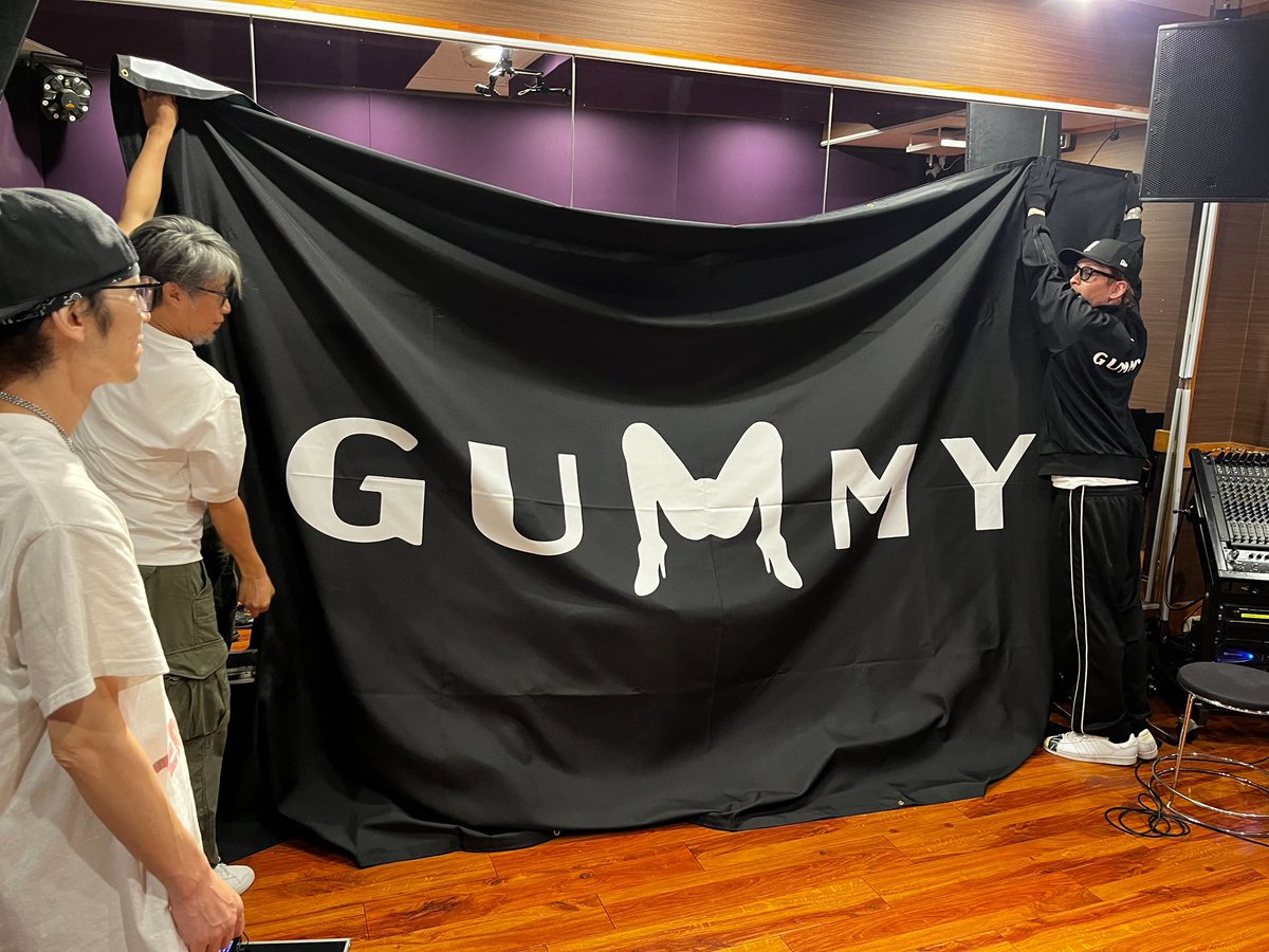 Gummy_20260307's tweet photo. 皆様からの投げ銭でNEWバックドロップ(デカ箱用)を作成しました👠

太客の皆様ありがとうございました💴

#GUMMY https://t.co/x9A9CUu2OU