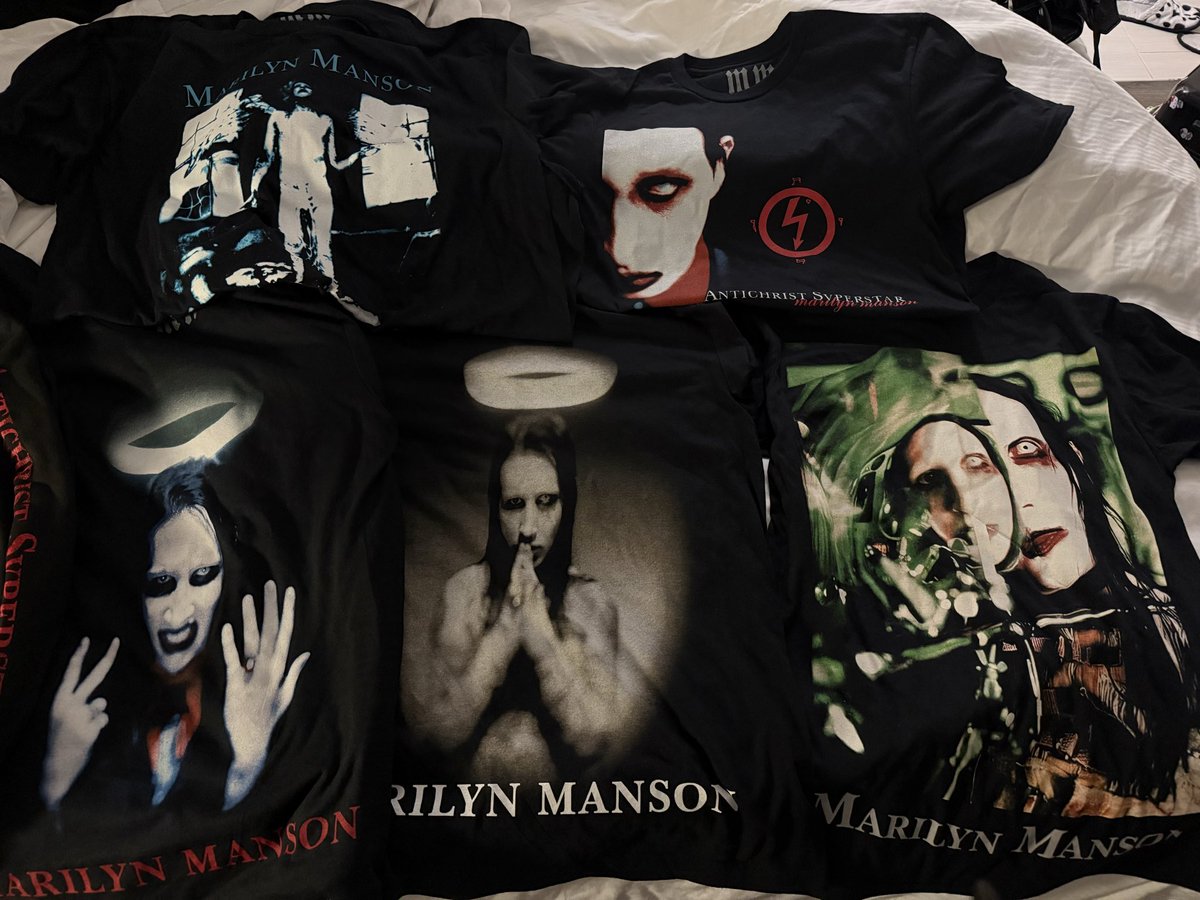ComaVonParis's tweet photo. Merch I got 🖤😛 https://t.co/0JQUM3qac8