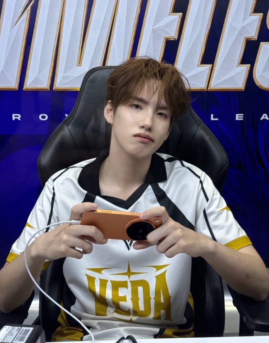 angunhouJi's tweet photo. TEAM Kaine                            Team VEDA

#PHUTATCHAI #RoVxBUS 
#RoVTPOPTournament https://t.co/Qn5QOPqTUf