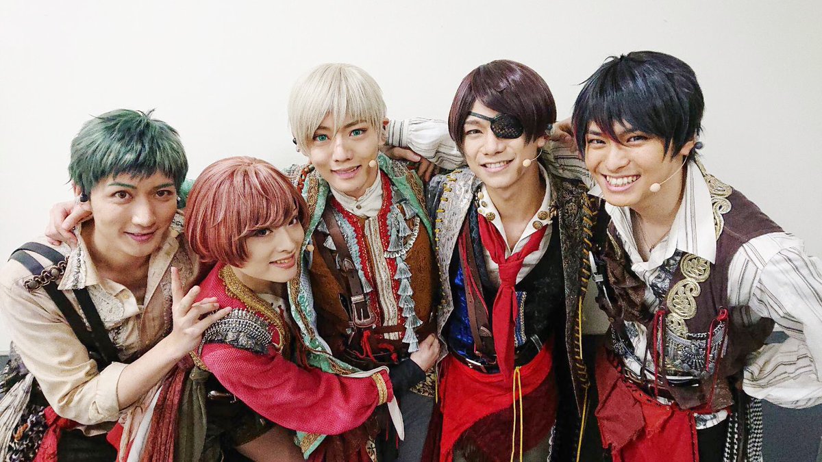 hoshimotoyuzuki's tweet photo. 今日も振り返り！
2019年！

自分の仕事に必死な16〜18年までは自分がどうしたいのか？なんて考える隙はありませんでしたがここにきて初めて自分は何者なのかということを少し考え始めた19年でもあったり。
だけどやっぱり自分という存在がぼやけていたなぁ。

#スタミュミュ
#戦ステ
#カリグル https://t.co/BfMRzymNMn