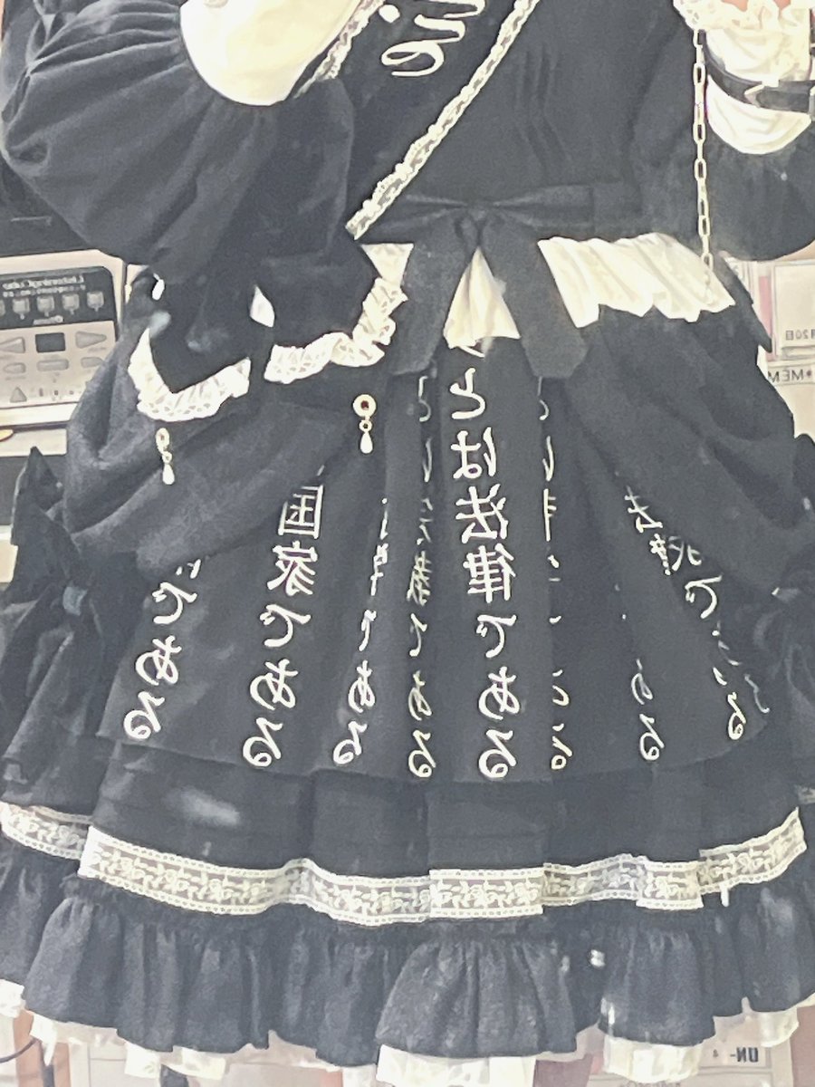 she_is_lie's tweet photo. ロリータとは哲学である
ロリータとは宗教である
ロリータとは法律である
ロリータとは国家である https://t.co/9FVa3iXCkZ