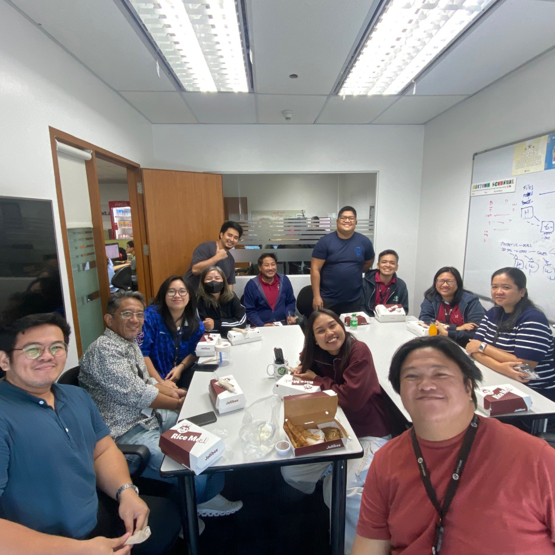 1902software's tweet photo. MJ unlocked three achievements today: Birthday ✅, Regularization ✅, and Team Favorite ✅😁🍗

Happy Birthday and Congratulations, MJ. Thanks for treating the team to celebrate your double win! 🎉 https://t.co/nn1Q5Ncxh4