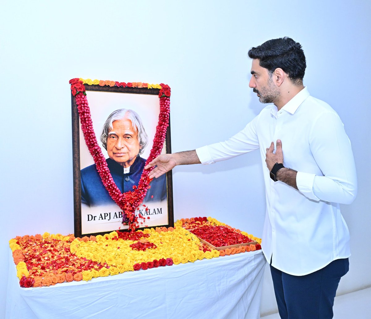 naralokesh's tweet photo. భారతరత్న, మాజీ రాష్ట్రపతి డాక్టర్ ఏపీజే అబ్దుల్ కలాం గారి జయంతి సందర్భంగా ఘన నివాళులు అర్పించాను. https://t.co/BXQxX2ilKH