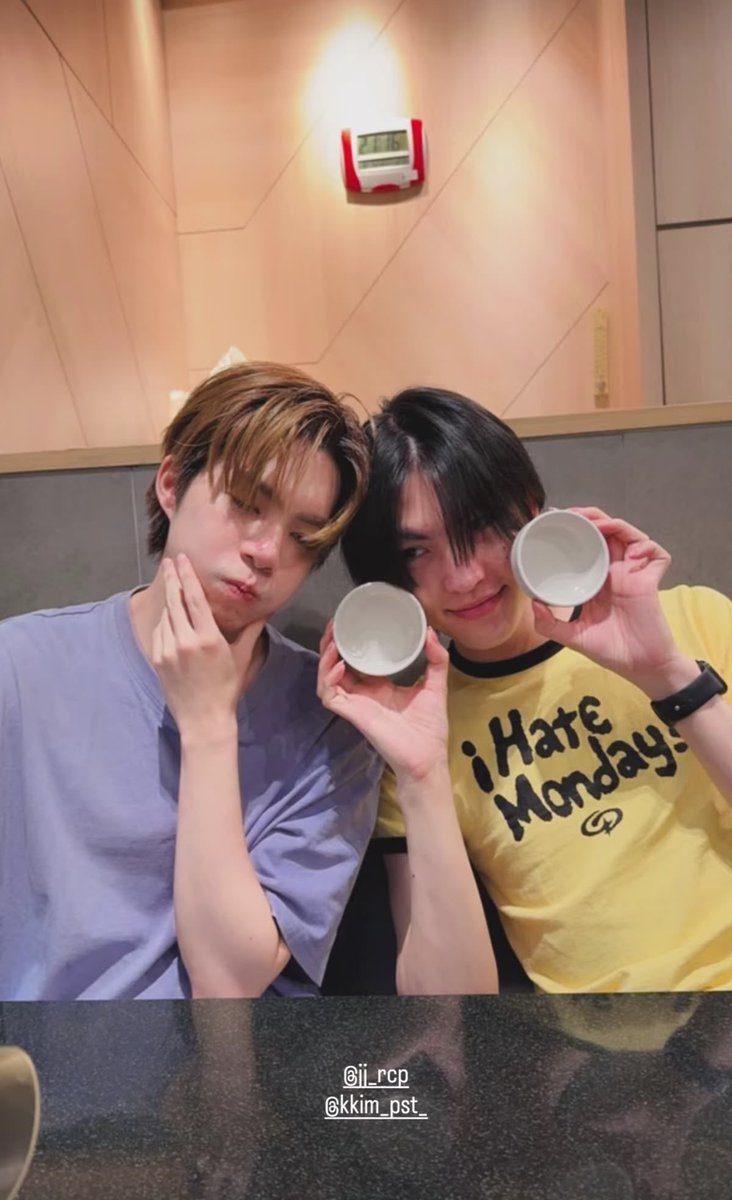Emi5dn's tweet photo. My fav friendship ever ✨🍣🥢 https://t.co/sID6m6IQGe