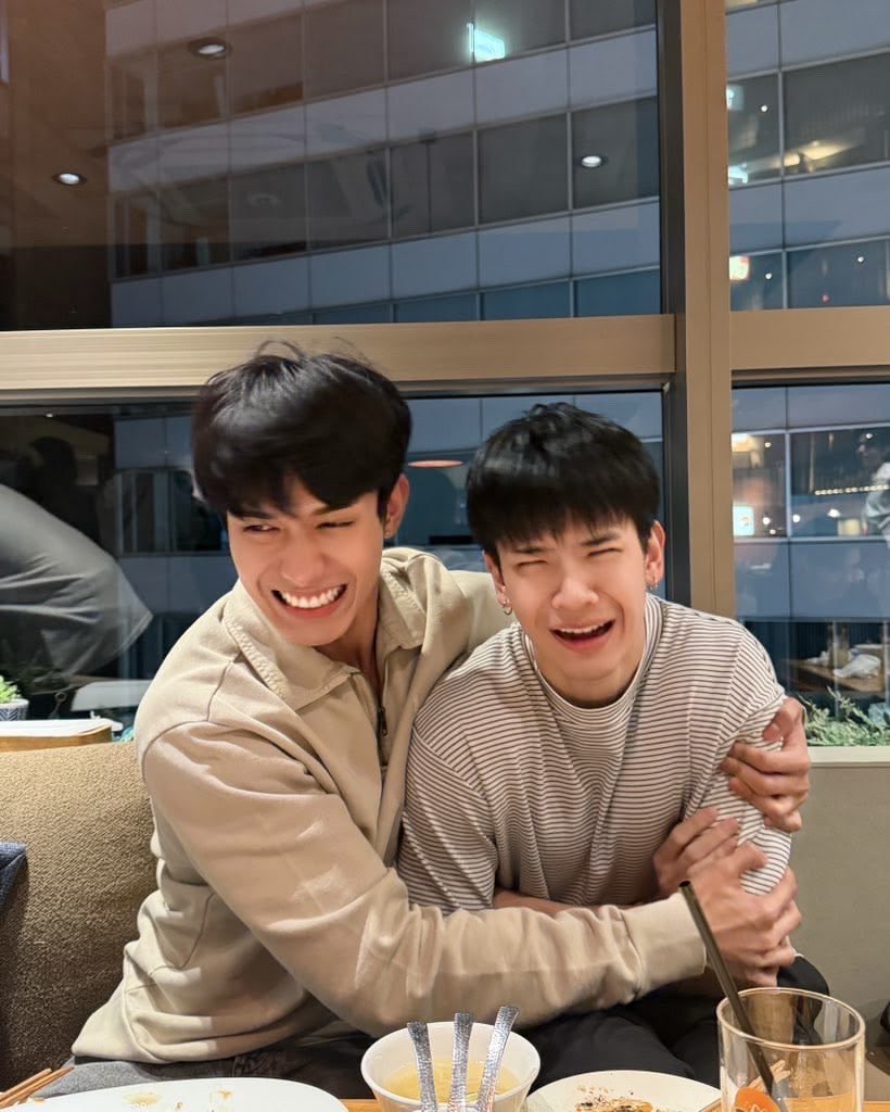 Emi5dn's tweet photo. My fav friendship ever ✨🍣🥢 https://t.co/sID6m6IQGe