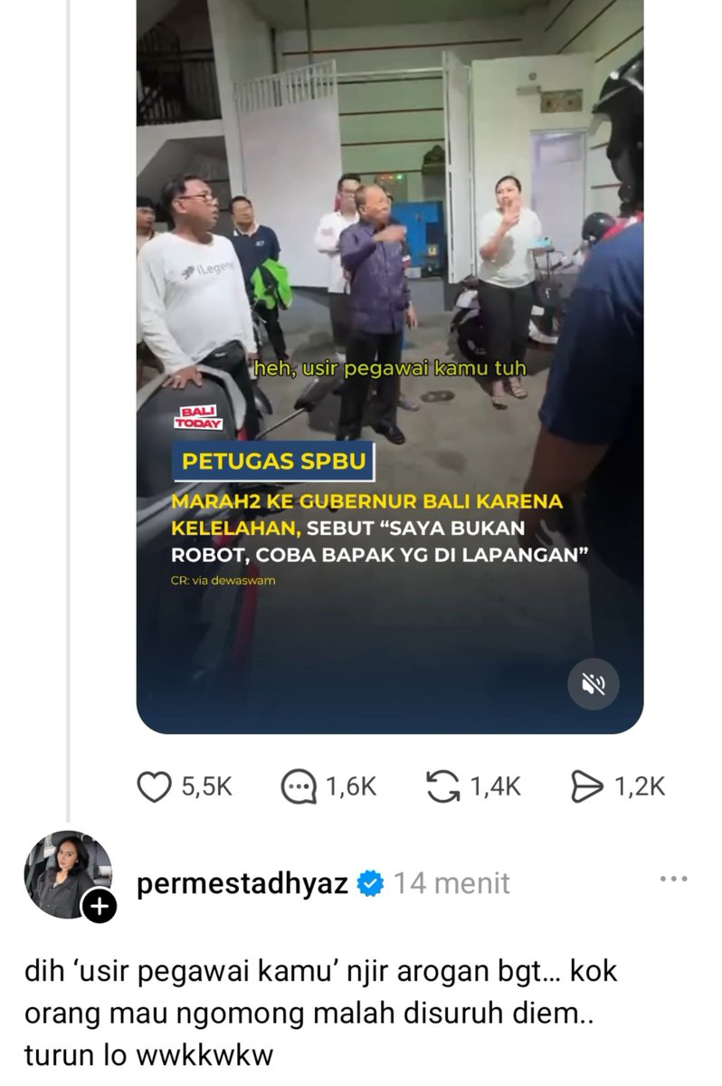 kamarlintang's tweet photo. "DIAM KAMU!"

"Heh, usir pegawai kamu tuh!"

Ucap Gubernur Bali, Wayan Koster saat merespons pegawai SPBU yg komplain kelelahan 😤

Video ini viral & ikut dikomen sama Dhyaz, anaknya Farida Nurhan.

Dhyaz komen, "dih ‘usir pegawai kamu’ njir arogan bgt… kok orang mau ngomong malah disuruh diem.. turun lo wwkkwkw."