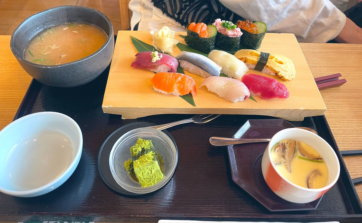 ri1594ri's tweet photo. 昼は寿司🍣
ウマウマでした！！

XRPは買い増し買い増し！！ https://t.co/t7cTZOZx2O