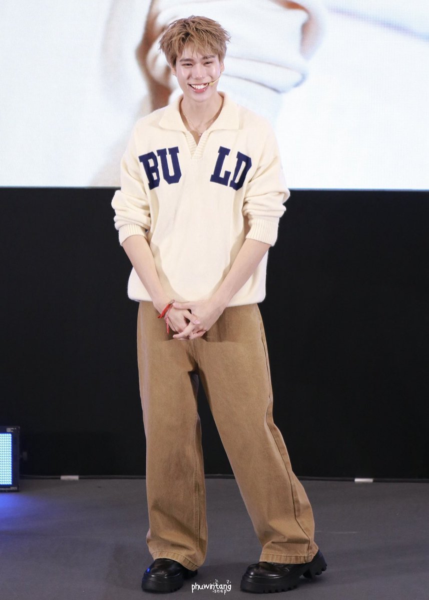 awboyy_'s tweet photo. ท่ายืนโมเอะมากจริง ๆ https://t.co/vtobwnjNRr