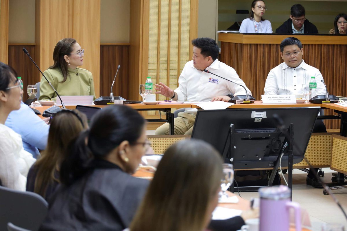 rex_gatchalian's tweet photo. Budget briefing with our Senate budget Sponsor....Sen. Risa. https://t.co/IJAlPjCDYF