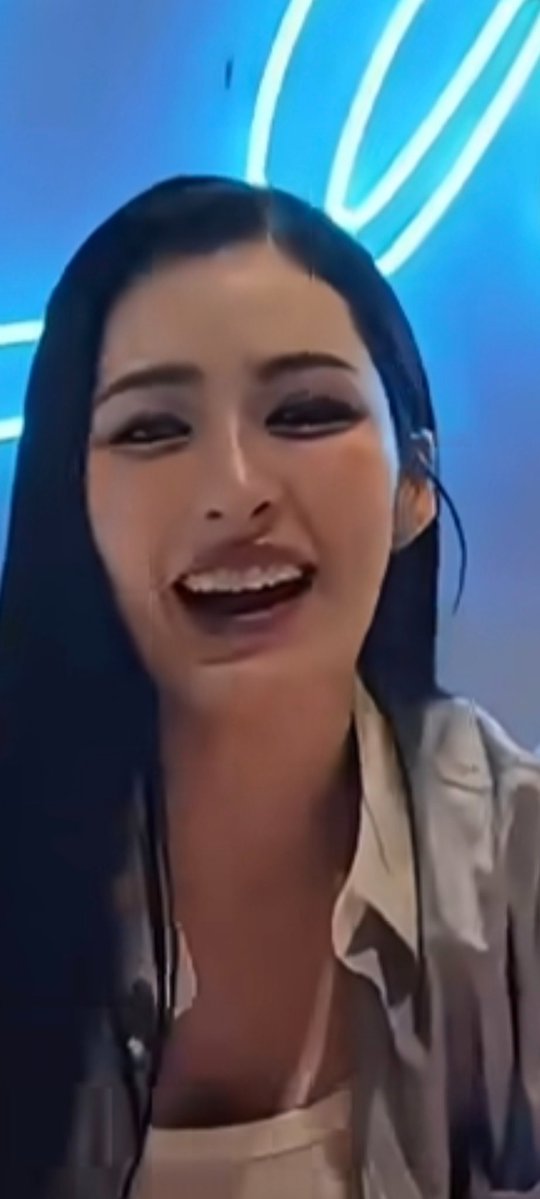 LingormUnc49106's tweet photo. @lchny235906 Yon sayar kaung tr anag ma gyi 😂😆🤣 https://t.co/4S49TYFmuk