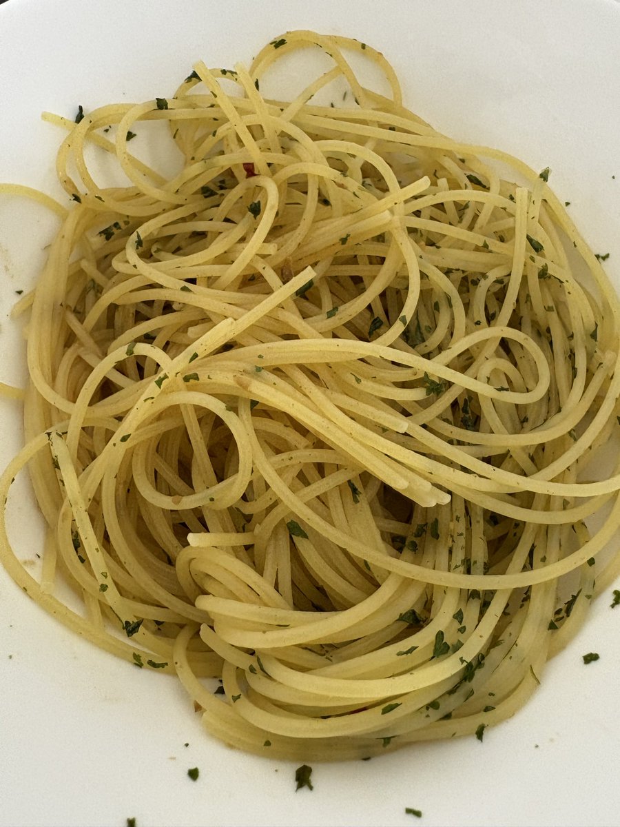 canx0ob's tweet photo. パスタはペペロンチーノが好きかな😎 https://t.co/HwYm6SYCDu