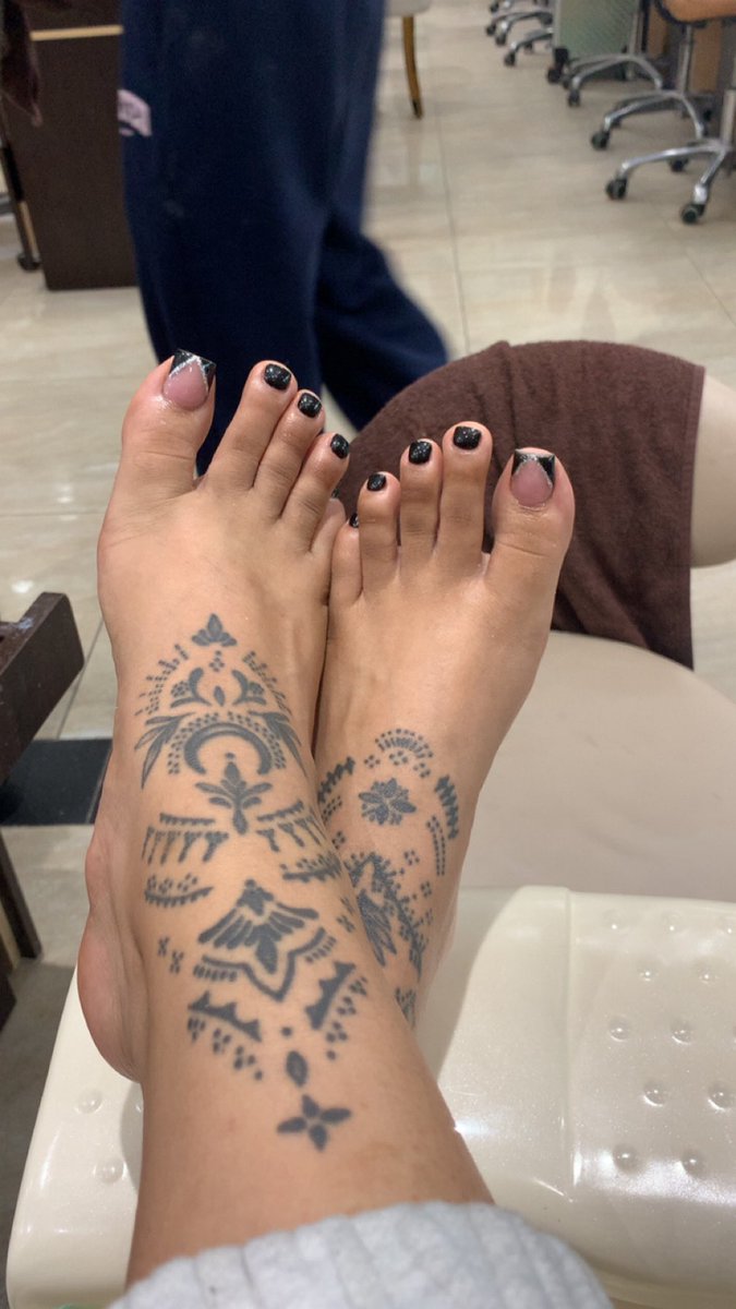 Rosegoldxo's tweet photo. 25$/5mins and 20$/4mins no face just talking and feet vc going on right now‼️ https://t.co/ZwgqV9lEmz