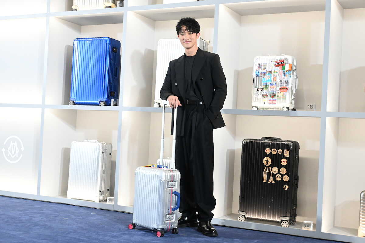 topicool_jp's tweet photo. 【トピクル】

岩本照、「RIMOWA」イベントで驚きのルーティン告白！「コンサートの午前中に10キロ走る」

驚きのルーティンを告白した岩本さん。常に最高のパフォーマンスを届けるために突き進むプロ意識に感激しました

▼記事はこちら▼
🔗https://t.co/dPgpsbXFxu

＃岩本照 https://t.co/GOXr2fhaGP