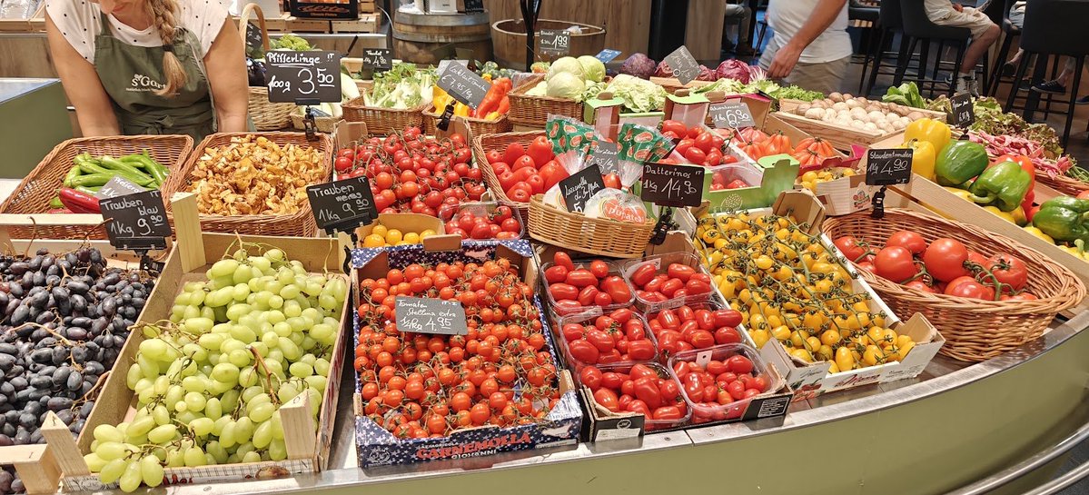 outofofficedaku's tweet photo. If you're visiting Europe, do a favor and find out where the local markets are. Have at least one morning to enjoy a breakfast at the same. Trust me you'll absolutely love it. My must do ritual in every new city I visit. https://t.co/vmEldDNTrm