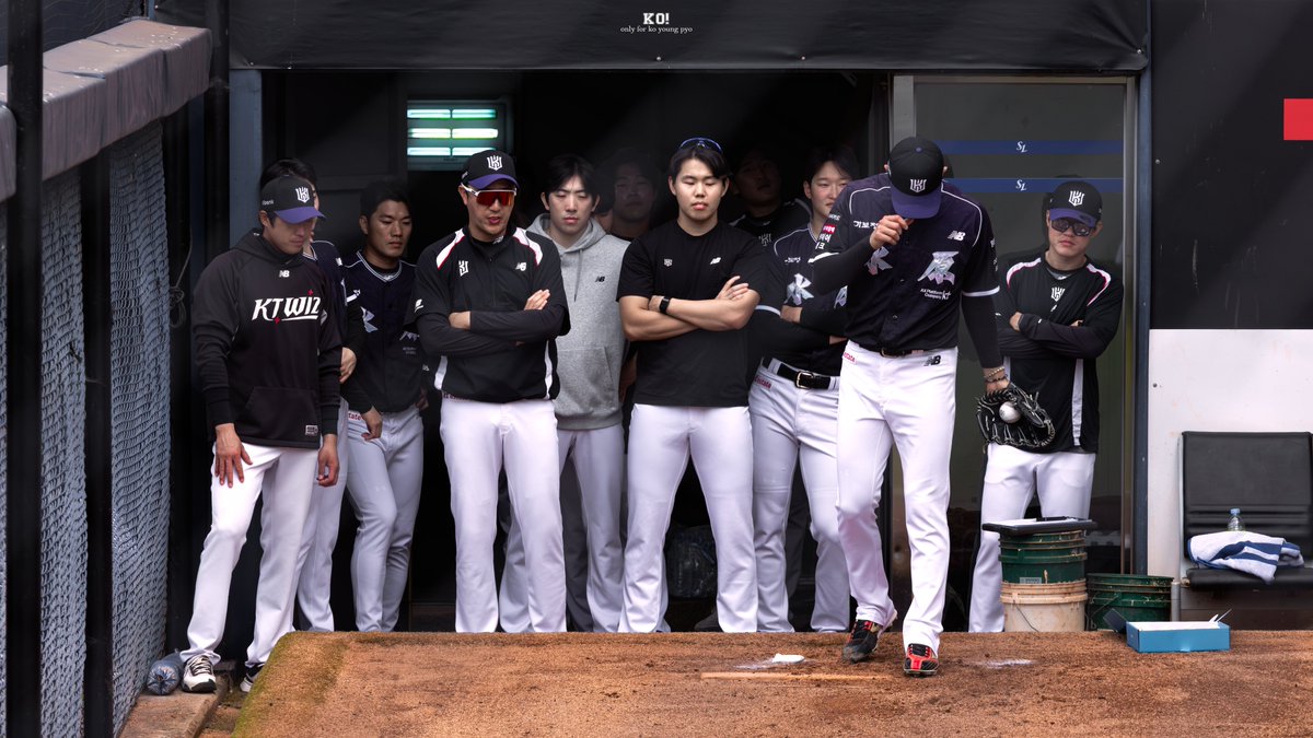 pitchby_ko's tweet photo. 무... 무서워요

-  
261011 vs 삼성 라이온즈 / ⚾ 대구 삼성라이온즈파크
#ktwiz #고영표 #KO_고영표 https://t.co/POT5TrhP1d