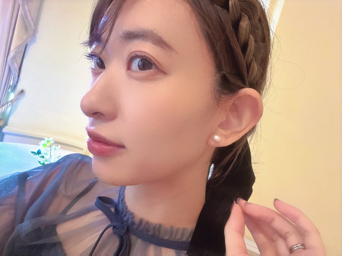 yukakuramoti's tweet photo. 今日は結婚式に夫婦で参列🥰はじめてあこや真珠のピアスを買ってみました！つやつやでかわいい〜 https://t.co/RqPvDBtwhI