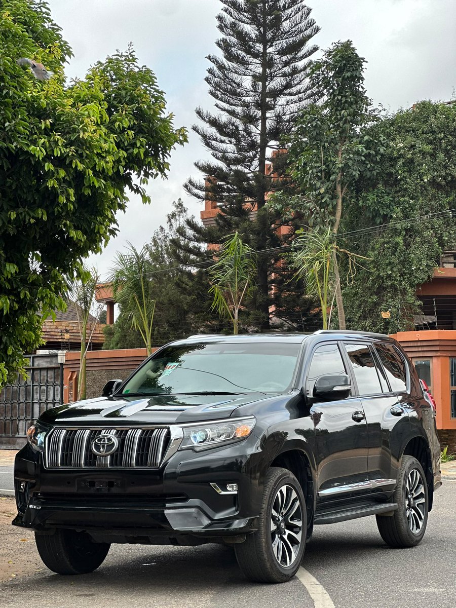 KobbyKayAutos's tweet photo. 2023 Toyota Land Cruiser Prado 
2.7L 4cyl Petrol engine 
13k miles 
Leather seats 
3rd row seating( 7 seater)

¢900,000

Call/WhatsApp 0504597750 https://t.co/ctSJp93nzn