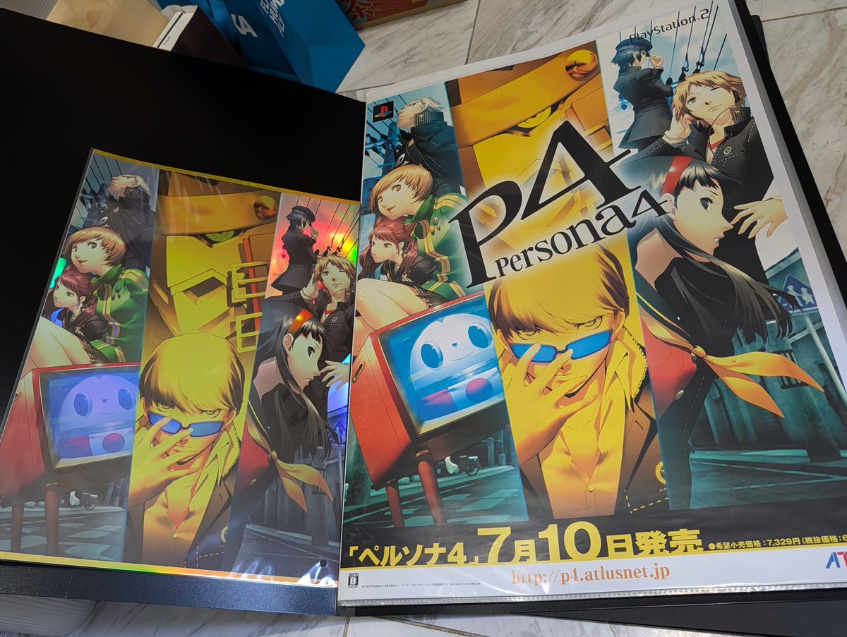 recome10s2's tweet photo. 先日行ったメモリアの一部戦利品のオーロラポスター！
やはり大きいイラストは素晴らしい(飾れない) https://t.co/Sh1GXGlxhn