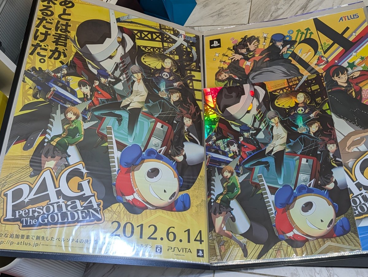 recome10s2's tweet photo. 先日行ったメモリアの一部戦利品のオーロラポスター！
やはり大きいイラストは素晴らしい(飾れない) https://t.co/Sh1GXGlxhn