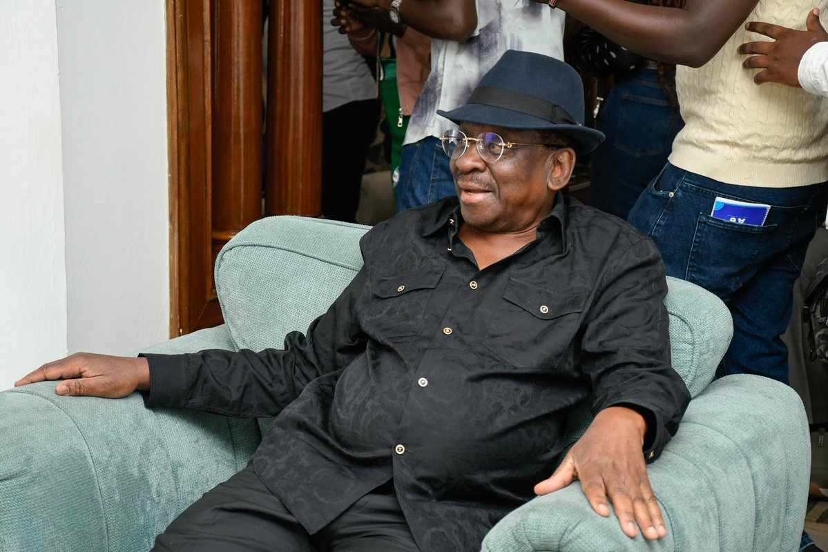orengo_james's tweet photo. B A B A    A T    O N E ! https://t.co/a83B6UFIY0