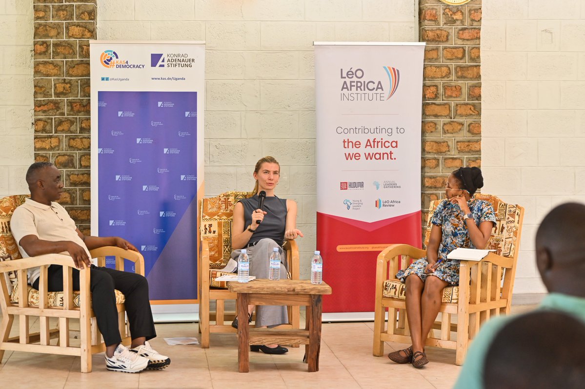 BAKEBWAPIUS2's tweet photo. @LeoAfricaInst @KasUganda The fire side Chat with the new Country Director of @KasUganda exposed us to the realities of the challenges ahead of us as young leaders serving in the public sector and the roles and responsibilities that we must fulfil to create the Africa that we want https://t.co/FmWLJuEheV