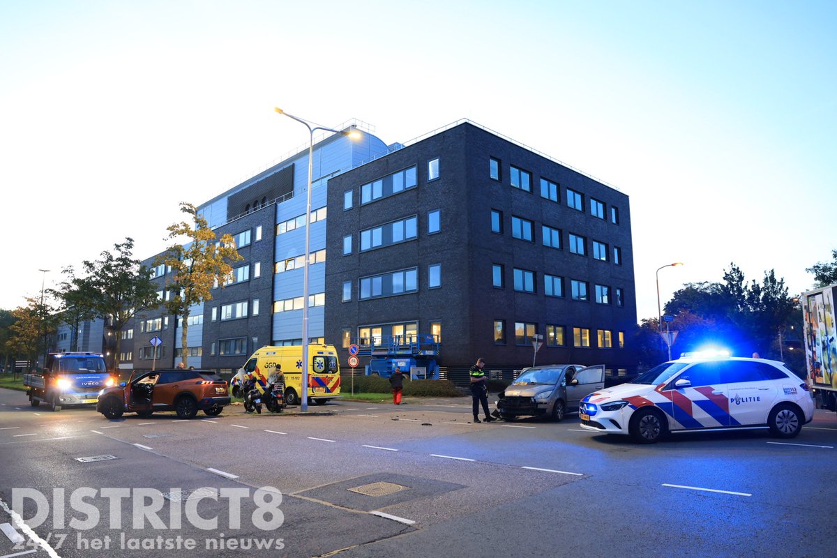 Twee personenauto's botsen op Tanthofdreef in Delft