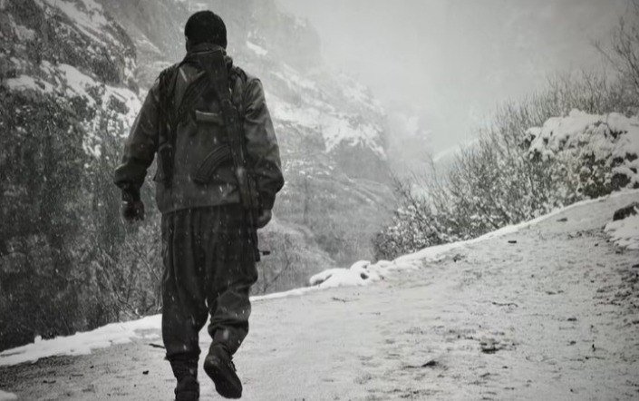 SERVAN_PRI's tweet photo. Di Sarma De
Berf li ser bîranînên min dibare,
Ba navê te di kolanan de digerîne.
Şev dirêj e, stêrk bêdeng in,
Dilê min di nav zivistanê de dicemide.
Dinya spî bû, lê xemên min naçin,
Hin kes wek berf tên û dihelin…
Hin jî wek zivistanê dimînin,
Di dilê mirov de, heta biharê. https://t.co/vTa6SKyRdK