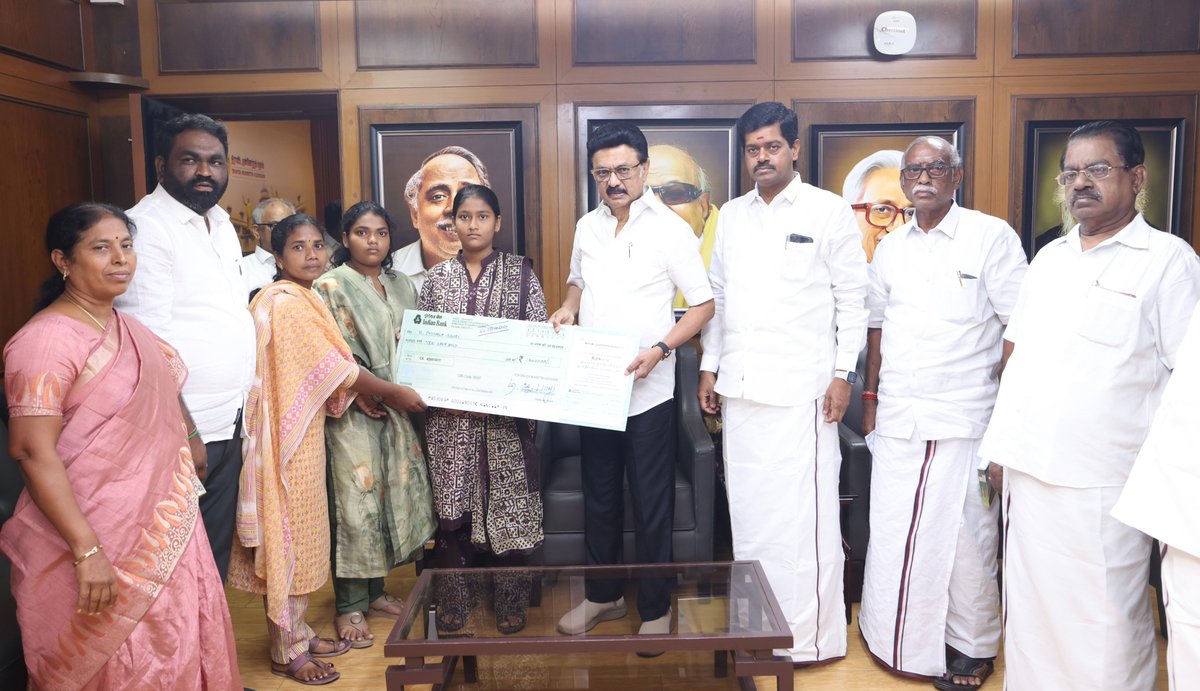 arivalayam's tweet photo. மதுரையில் நடைபெற்ற கழகப் பொதுக்குழுவில் அறிவித்தபடி, கழகத் தலைவர் மு.க.ஸ்டாலின் அவர்கள் சாலை விபத்தில் மரணமடைந்த புதுக்கோட்டை தெற்கு மாவட்டத்தைச் சேர்ந்த செல்வம் - விழுப்புரம் மத்திய மாவட்டத்தைச் சேர்ந்த கார்த்திகேயன் - கோவை தெற்கு மாவட்டத்தைச் சேர்ந்த மனோஜ்குமார் ஆகிய

3 குடும்பங்களுக்கு தி.மு.க. சார்பில் தலா ரூ.10 இலட்சம் வீ���ம் மொத்தம் 30 இலட்சம் ரூபாயினை இன்று (15.10.2026) குடும்ப நிவாரண நிதியாக வழங்கினார்.

இதுவரை 33 கழக உறுப்பினர்களின் குடும்பங்களுக்கு ரூ. 3 கோடியே 30 லட்சம் வழங்கப்பட்டுள்ளது

மதுரையில் 1.6.2025 அன்று நடைபெற்ற தி.மு.க. பொதுக்குழுக் கூட்டத்தில், கழகத் தலைவர் மு.க.ஸ்டாலின் அவர்கள், "கழக உறுப்பினர்கள் யாராவது எதிர்பாராத விதமாக சாலை விபத்தில் இறந்து போகும் சூழல் ஏற்பட்டால், இறந்த உறுப்பினரின் குடும���ப வாரிசுகள் 21 வயதுக்கு குறைவாக இருந்தால் அந்தக் குடும்பத்துக்கு தலைமைக் கழகத்தின் சார்பில் பத்து இலட்ச ரூபாய் நிவாரண நிதியாக வழங்கப்படும். அந்தப் பிள்ளைகளின் படிப்பு, குடும்பச் சூழலுக்கு இந்த நிதி உதவும்." என்று அறிவித்திருந்தார்.

அந்த வகையில், விபத்தில் மரணமடைந்த திண்டிவனம், இறையனூரைச் சேர்ந்த திருமதி சரிதா - இராமநாதபுரம் மாவட்டத்தைச் சேர்ந்த க.முத்தமிழ்செல்வன் - ஈரோடு மத்திய மாவட்டத்தைச் சேர்ந்த வே.சரவணன் - திருவாரூர் மாவட்டத்தைச் சேர்ந்த எம்.விக்னேஷ் - கடலூர் மேற்கு மாவட்டத்தைச் சேர்ந்த குப்புசாமி - காஞ்சிபுரம் வடக்கு மாவட்டத்தைச் சேர்ந்த கே.ஏ.ராம்பிரசாத் - நாமக்கல் கிழக்க��� மாவட்டத்தைச் சேர்ந்த கு.சரண்ராஜ் - காஞ்சிபுரம் தெற்கு மாவட்டத்தைச் சேர்ந்த எஸ்.பிரகாசம் - திருநெல்வேலி மேற்கு மாவட்டத்தைச் சேர்ந்த பி.மேகலிங்கம் - சேலம் கிழக்கு மாவட்டத்தைச் சேர்ந்த ஆர்.முருகன் - விழுப்புரம் மத்திய மாவட்டத்தைச் சேர்ந்த மு.இராமதாஸ் - நாமக்கல் கிழக்கு மாவட்டத்தைச் சேர்ந்த கு.சரவணகுமார், ஈரோடு வடக்கு மாவட்டத்தைச் சேர்ந்த எம். லிங்கேஸ்வரன் - மதுரை வடக்கு மாவட்டத��தைச் சேர்ந்த என். திருப்பதி - நாமக்கல் கிழக்கு மாவட்டத்தைச் சேர்ந்த ஜி.முத்துராஜா - இராமநாதபுரம் மாவட்டத்தைச் சேர்ந்த நா.மாரிமுத்து - திருநெல்வேலி மேற்கு மாவட்டத்தைச் சேர்ந்த திருமதி பார்வதி (எ) உஷா - திருப்பூர் தெற்கு மாவட்டத்தைச் சேர்ந்த இ.பரத்குமார் - தேனி தெற்கு மாவட்டத்தைச் சேர்ந்த ப.மணிகண்டன் - ஈரோடு மத்திய மாவட்டத்தைச் சேர்ந்த வி.கோபாலகிருஷ்ணன் - தருமபுரி கிழக்கு மாவட்டத்தைச் சேர்ந்த பி.சண்முகம் - காஞ்சிபுரம் தெற்கு மாவட்டத்தைச் சேர்ந்த என்.கார்த்திக் - திருநெல்வேலி மேற்கு மாவட்டத்தைச் சேர்ந்த எம்.முத்துசுரேஷ்ராஜா - விழுப்புரம் வடக்கு மாவட்டத்தைச் சேர்ந்த ஆர்.விக்னேஷ்ராஜ் - ஈரோடு தெற்கு மாவட்டத்தைச் சேர்ந்த கல்வெட்டுபாளையம் பி.சரவணன் மற்றும் சூர���்பட்டி த.விஜயகுமார் - கள்ளக்குறிச்சி தெற்கு மாவட்டத்தைச் சேர்ந்த கு.ராமமூர்த்தி - ஈரோடு வடக்கு மாவட்டம், பவானி நகரத்தைச் சேர்ந்த சுரேஷ்குமார் - சேலம் மத்திய மாவட்டம், சேலம், சின்னகொல்லப்பட்டி சேர்ந்த எம்.செந்தில்குமார் - விழுப்புரம் வடக்கு மாவட்டம், திண்டிவனம், மாரிச்செட்டிகுளத்தைச் சேர்ந்த வி.ராஜ்கிரண் ஆகிய 30 குடும்பத்திற்கு நிதியுதவி வழங்கியதைத் தொடர்ந்து;

புதுக்கோட்டை த���ற்கு மாவட்டம், திருவரங்குளம் மேற்கு ஒன்றியத்தை சேர்ந்த செல்வம் அவர்கள் 28.05.2026 அன்று புதுக்கோட்டை, ஆலங்குடி - புதுக்கோட்டை சாலையில் அருகில் இருசக்கர வாகனத்தில் சென்றபோது லாரி மோதிய விபத்தில் சிக்கியும் - விழுப்புரம் மத்திய மாவட்டம், வானூர் மத்திய ஒன்றியத்தை சேர்ந்த கார்த்திகேயன் அவர்கள் கடந்த 20.03.2026 அன்று திண்டிவனம் - வெள்ளிமேடு, பெரப்பேரி பேருந்து நிறுத்தம் அருகில் இருசக்கர வாகனத்தில் சென்றபோது தனியார் பள்ளி வாகனம் மோதிய விபத்தில் சிக்கியும் - கோவை தெற்கு மாவட்டம், ஆனைமலை வடக்கு ஒன்றியத்தை சேர்ந்த மனோஜ்குமார் அவர்கள், கடந்த 06.02.2026 அன்று பொள்ளாச்சி - திருச்சூர் மீன்கரை ரோடு ஜமீன்ஊத்துக்குளி - ரூபி டிரேடர்ஸ் அருகில் இருசக்கர வாகனத்தில் சென்றபோது பொலிரோ ஜீப் மோதி விபத்தில் சிக்கியும் உயிரிழந்த இந்த 3 குடும்பங்களுக்கும் குடும்ப நிவாரண நிதியாக, தலா ரூபாய் 10 இலட்சத்திற்க���ன காசோலையினை, கழகத் தலைவர் மு.க.ஸ்டாலின் அவர்கள்,

புதுக்கோட்டை தெற்கு மாவட்டம், திருவரங்குளம் மேற்கு ஒன்றியத்தை சேர்ந்த செல்வம் அவர்கள் மனைவி திருமதி செ. ஜெயந்தி அவர்களிடமும் - விழுப்புரம் மத்திய மாவட்டம், வானூர் மத்திய ஒன்றியத்தை சேர்ந்த கார்த்திகேயன் அவர்களின் மனைவி திருமதி கே. சியாமளாகௌரி அவர்களிடமும் - கோவை தெற்கு மாவட்டம், ஆனைமலை வடக்கு ஒன்றியத்தை சேர்ந்த மனோஜ்குமார் அ���ர்களின் மனைவி திருமதி பிருந்தா அவர்களிடமும் இன்று (15-10-2026) காலை வழங்கினார்.