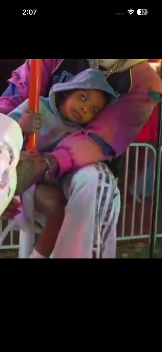 Neicey_Poohh97's tweet photo. Blueface &amp; Chrisean need to go get Jr Diagnosed ASAP 😡 I just literally watched this boy slip into a silent seizure on live 😨He also didn’t blink the entire time. This is scary, She so in denial &amp; think god gone change his condition they gone end up killing this child 💔omfg https://t.co/70IFcax8Ng
