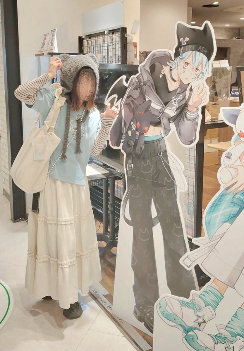 Svamp_U2's tweet photo. やっと渋谷のPOPUP行けました🐈‍⬛🤍 https://t.co/eXYd3G7PU2