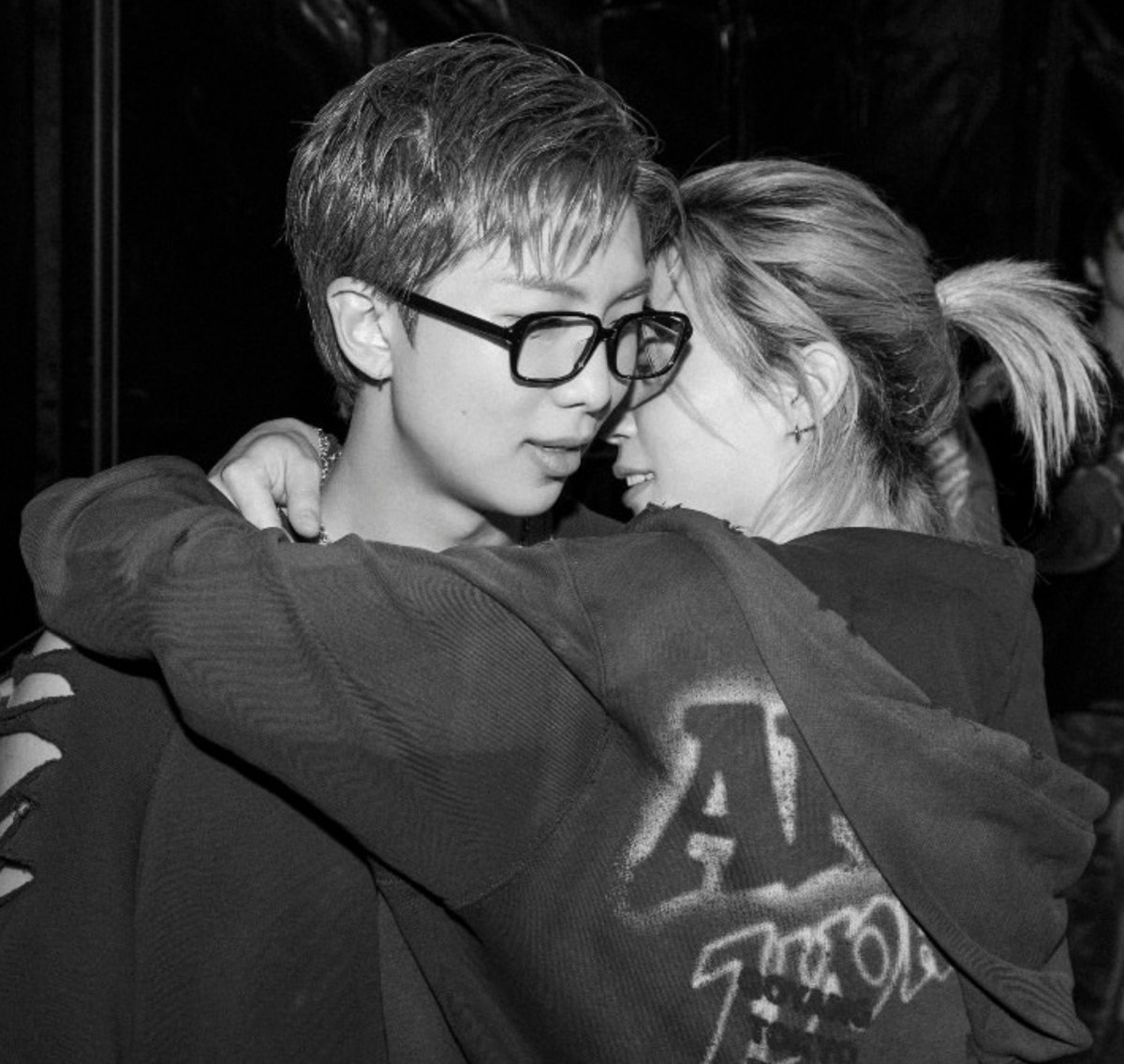 Alpharmy7_'s tweet photo. 🐨: “Jimin-ah, eres un rayo cálido de luz en este mundo”
🐨: “Feliz 31 cumpleaños”

minimoni🥹💜 https://t.co/4K3BILALSk