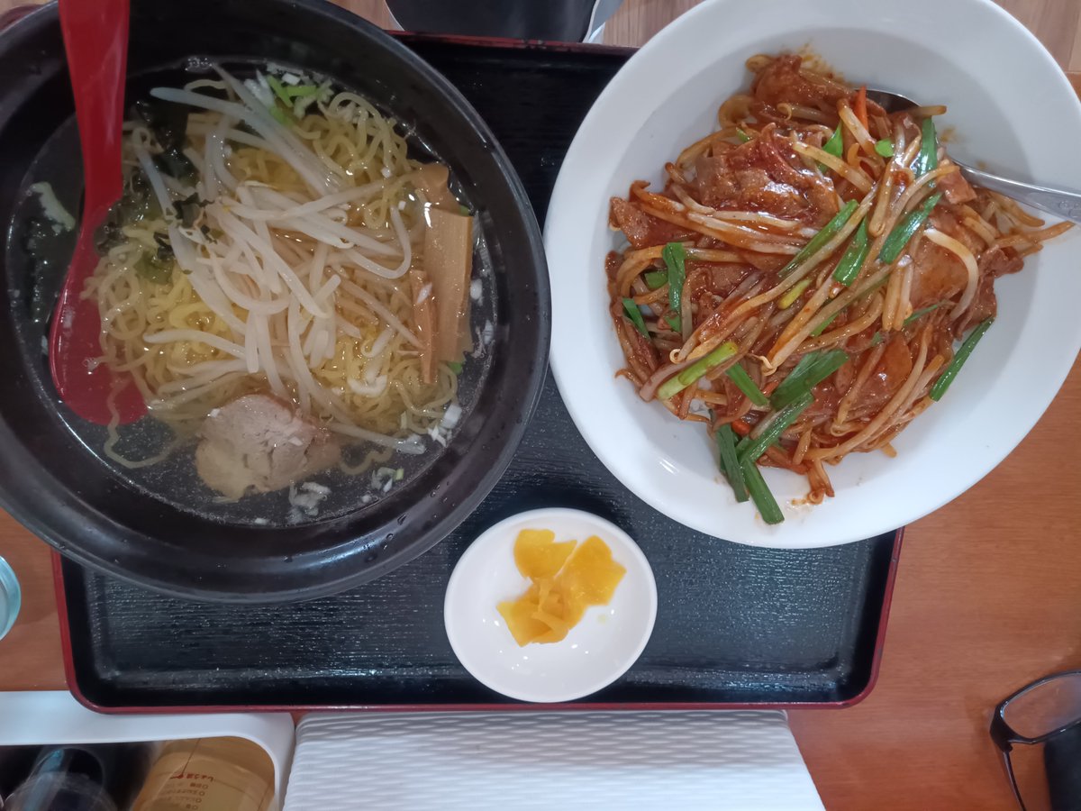 MAki354914's tweet photo. 先ほど久しぶりに地元の金龍閣さんで。
ネギたっぷりの塩ラーメンとニラレバ丼。
残してドギーバッグへ。
スープも残した。 https://t.co/i6t0FwJben