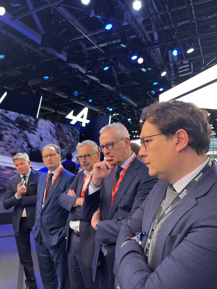 BrunoLeMaire's tweet photo. Face à la Chine, nous avons besoin de mesures de protection puissantes. J’ai obtenu des droits de douane sur les véhicules électriques chinois. C’était une 1re étape.

Il faut aller plus loin : nous avons besoin d'une véritable stratégie de protection de notre industrie. https://t.co/oWdQYW09he