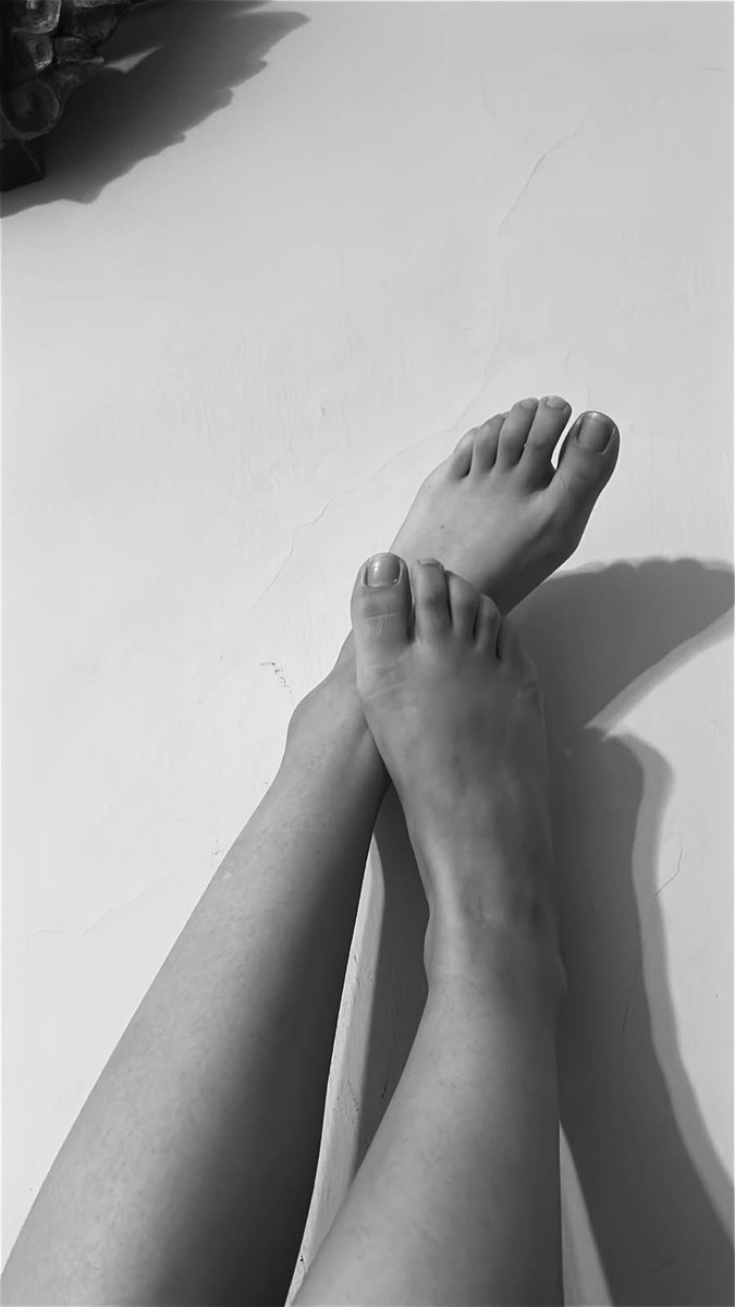 TeaseSociety's tweet photo. send for my pedi asap haha 

#sellingcontent #suggardaddy #sb https://t.co/YrU8tiKXnB