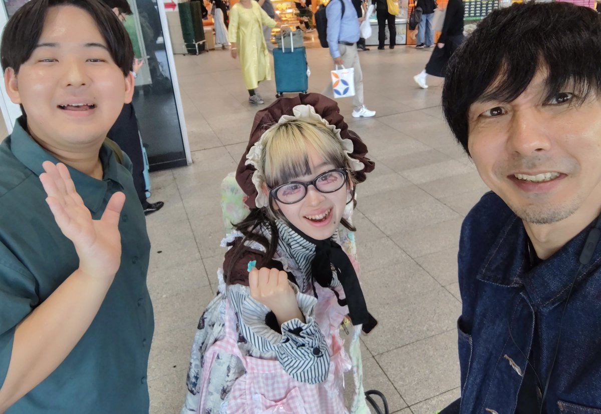 329entame's tweet photo. りくろーおじさんのチーズケーキ
・・並ぶよ
#座王
#中村と私は明治学院大学文学部芸術学科卒先輩後輩 https://t.co/tkqQJT6D81