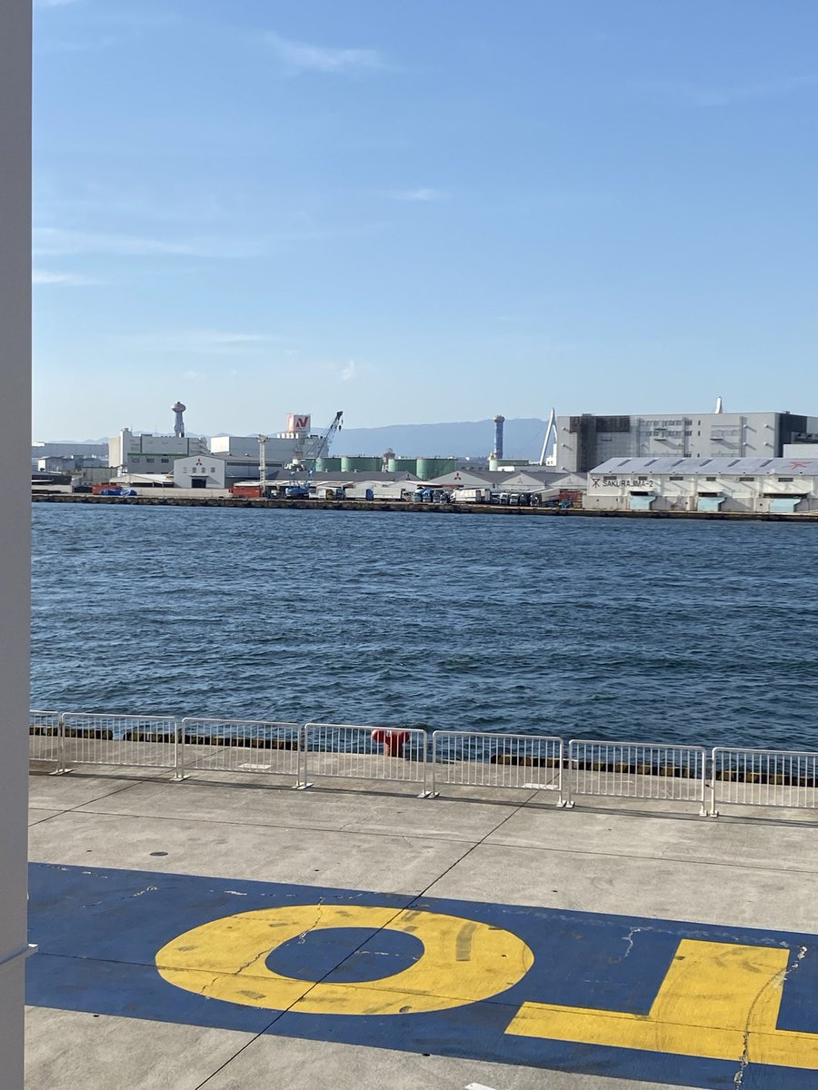 ha_na_1807's tweet photo. よう考えたらめーっちゃ職場の裏っかわに来ててワロタ
がっつり会社写ってる🙃 https://t.co/QIQHyvBeXp