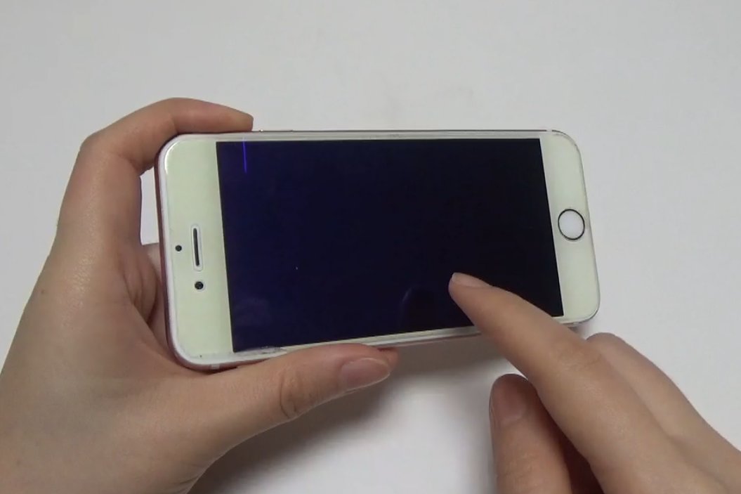 mjbbb0103's tweet photo. 垢が溜まったスマホをゴシゴシ拭いたら、スッキリした上に指が痛くなって、ふと手を叩いた。 https://t.co/mZcWOT42I9