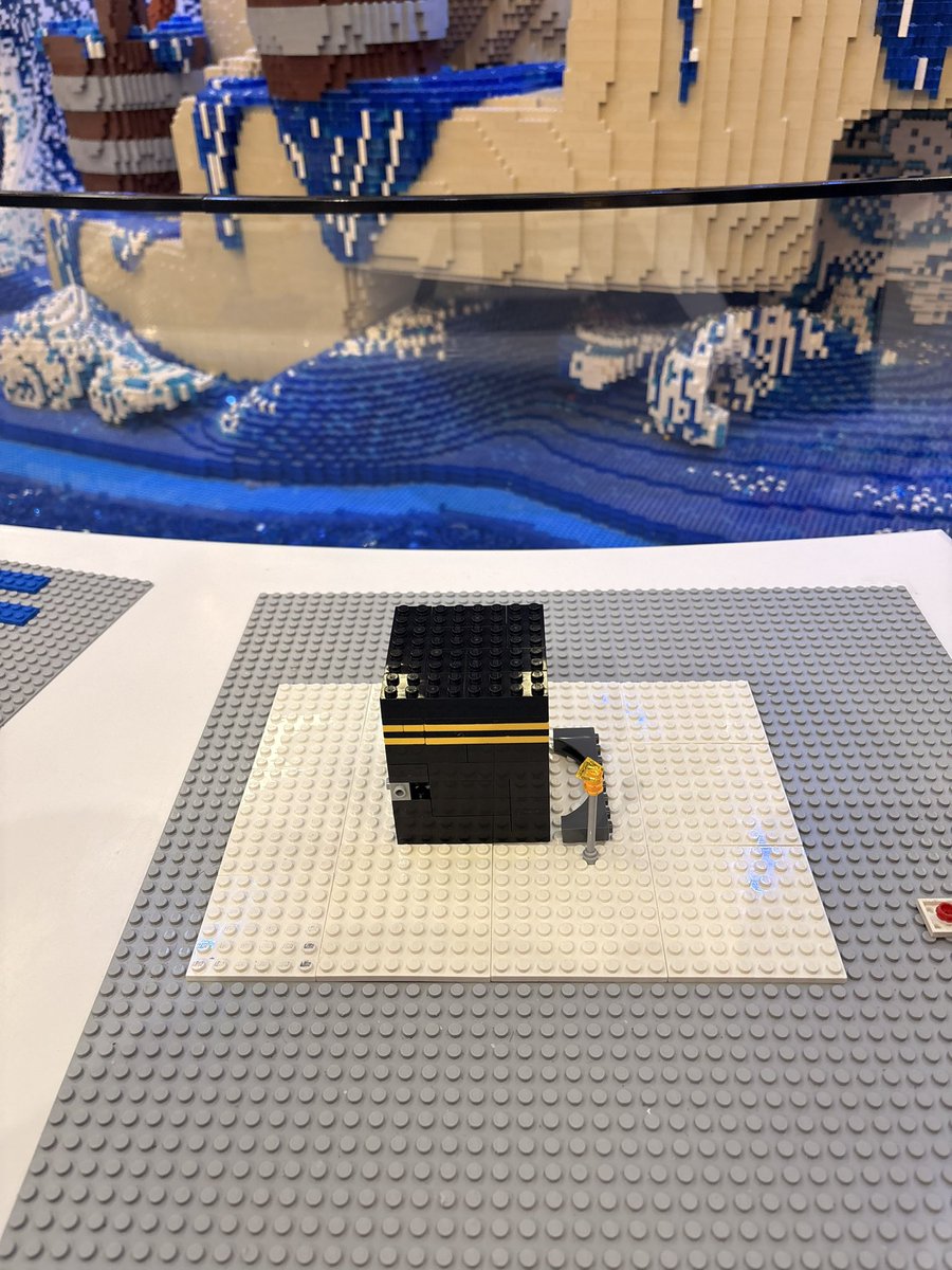 unknownrif's tweet photo. 10/10 la construction de la Mecque qu’on a fait en Lego (j’ai refais le tweet pour éviter la sauce) https://t.co/1Rbf0iK8c8