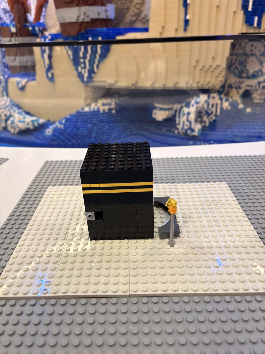 unknownrif's tweet photo. 10/10 la construction de la Mecque qu’on a fait en Lego (j’ai refais le tweet pour éviter la sauce) https://t.co/1Rbf0iK8c8