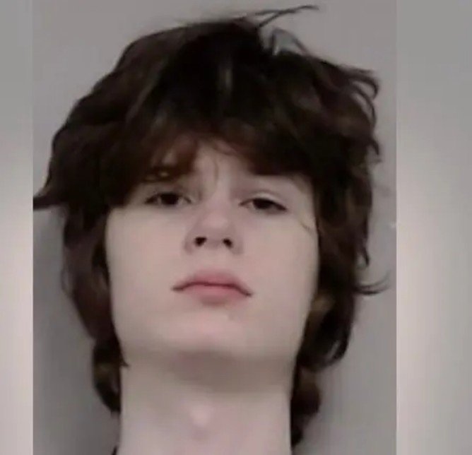 rishikeshkt's tweet photo. #Breaking : Mass Shooting Plot at "Hindu Temple"  in US Foiled After Rifle Jams.

- A 19-year-old 'Taco Bell' employee accused of planning an attack on a Hindu temple in 'Aurora', Illinois, was arrested after a co-worker alerted police; investigators recovered a rifle, ammunition and an alleged manifesto expressing white supremacist views.

#US #HinduTemple #Shooting