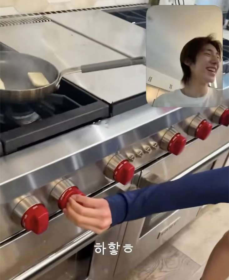 kejunation's tweet photo. the urge to step in every time he senses something dangerous near jju https://t.co/EkdSvDylNX