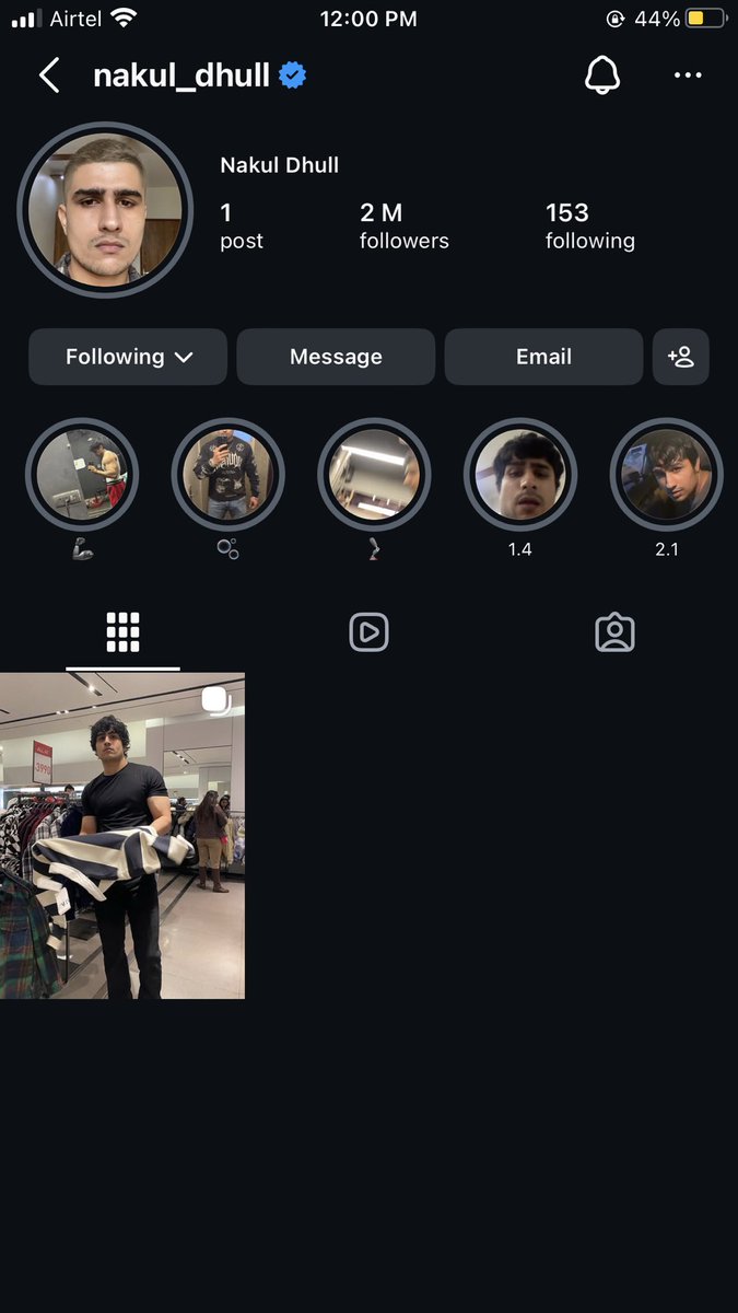 Dilawar0X's tweet photo. NAKUL DHULL JUST HIT 2 MILLION FOLLOWERS! 🥳👑

Gullu couldn’t even achieve this despite winning so many shows, but Nakul is out here proving his popularity without even winning Bigg Boss! 😭🔥

THE REAL FAN POWER! 🦁❤️

#NakulDhull #BiggBoss20 #BB20 #NAKULDHULLMITHUDON https://t.co/7hYNuQjAOE