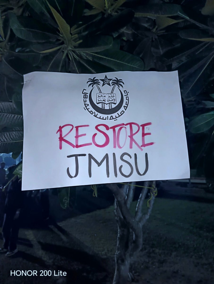 Mkamiljmi's tweet photo. इंक़लाब ज़िंदाबाद!

Students are not subjects. Our voices, rights, and representation matter.

We demand a democratic campus and a truly representative JMISU—a union of the students, by the students, for the students.

No student democracy without student representation!

#JMISU https://t.co/tYQeopDNW3