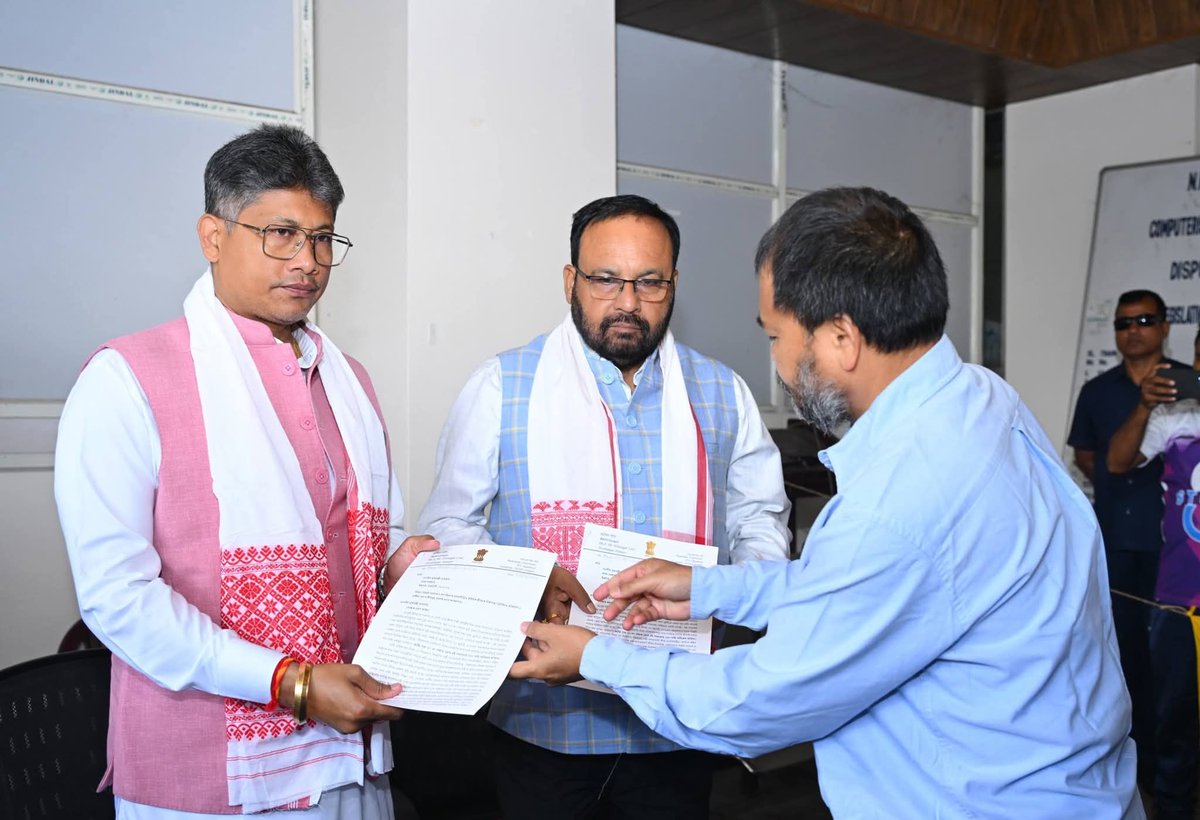 ndtv's tweet photo. #InPics | Raijor Dal chief and Sivasagar MLA Akhil Gogoi has ended his 14-day sit-in at the Assam Legislative Assembly premises on Thursday after Chief Minister Himanta Biswa Sarma assured him that the government would look into the demands for flood relief and rehabilitation in Upper Assam
#Assam