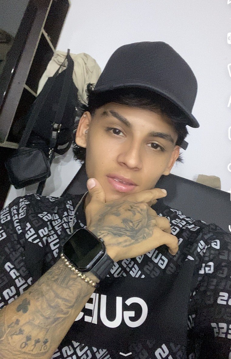 AlexOnyxed's tweet photo. Te gustaría ver algo al DM? 🔥🫣 https://t.co/z9EZLQEmGc