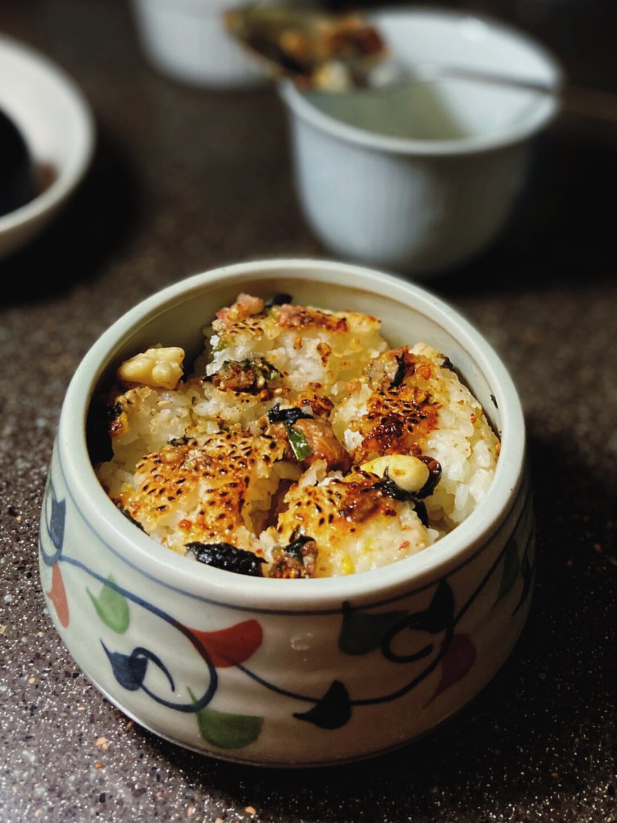 kjklsy's tweet photo. [炊きたてご飯にみそを少し蘸附して食べると、最高のおやつになるんだ] https://t.co/KLswrR1OpX